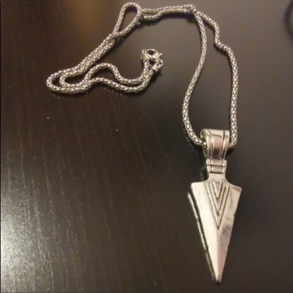 NWT Silver arow head pendant necklace - Picture 2 of 2